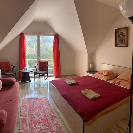 Bed and Breakfast Tündérszikla Panzió Pilisjaszfalu Esterno foto