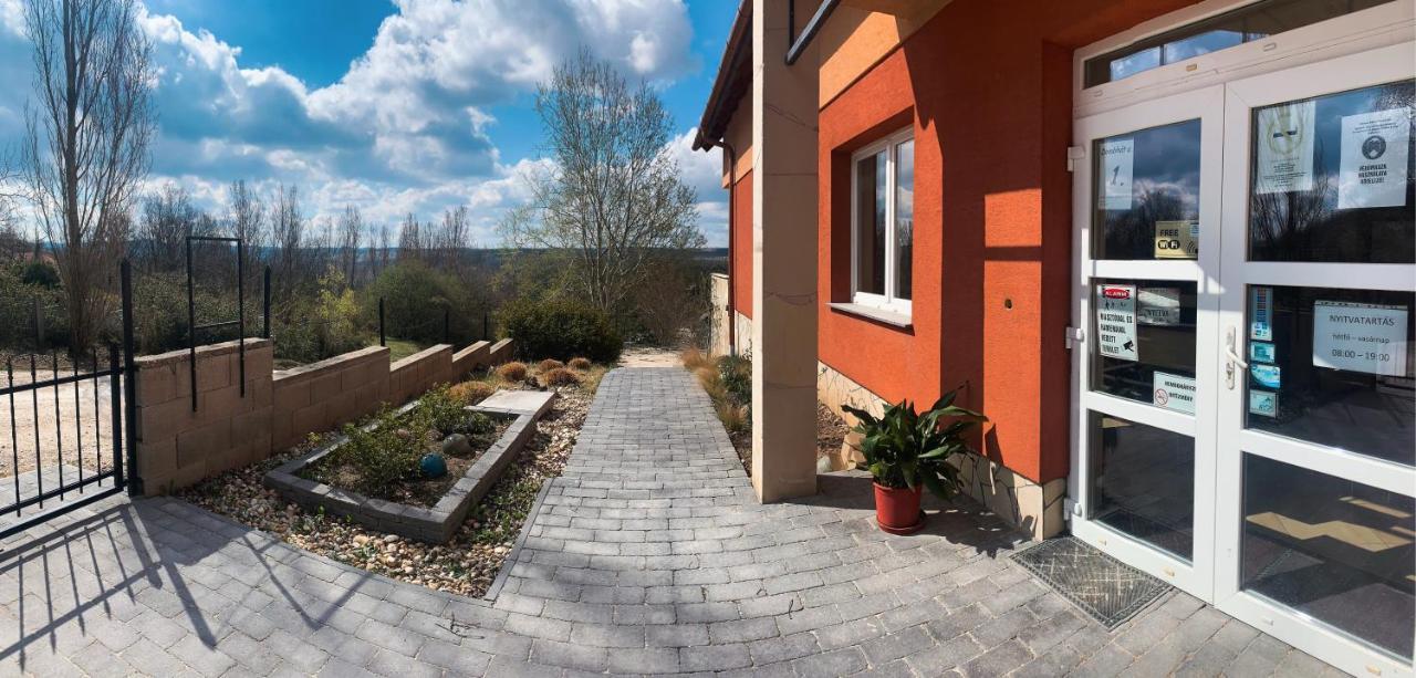 Bed and Breakfast Tündérszikla Panzió Pilisjaszfalu Esterno foto