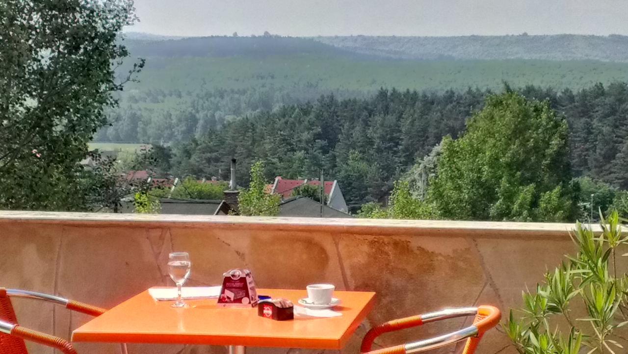 Bed and Breakfast Tündérszikla Panzió Pilisjaszfalu Esterno foto